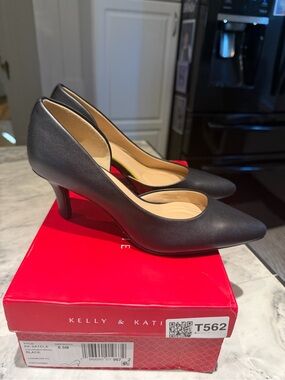 Kelly & Katie Black Pointed Toe Mid Heel Pumps